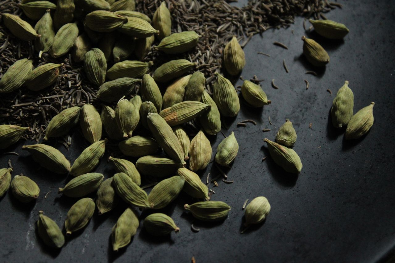 Macro photograph of the ingredients in Cardamom Hour